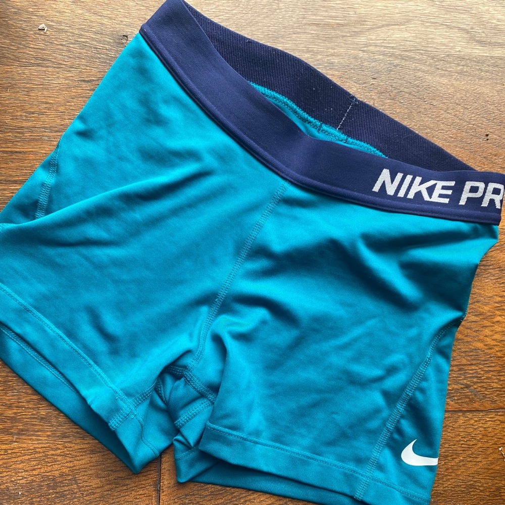 ✨Nike Pro 3” Shorts✨